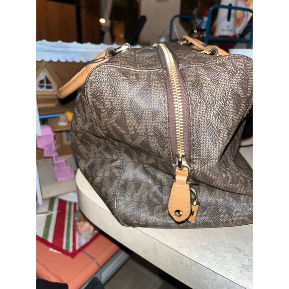 Michael Kors Kirby large satchel in brown monogram printed pebble leather. - Picture 3 of 15